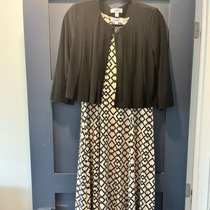 Calf length sleeveless dress.